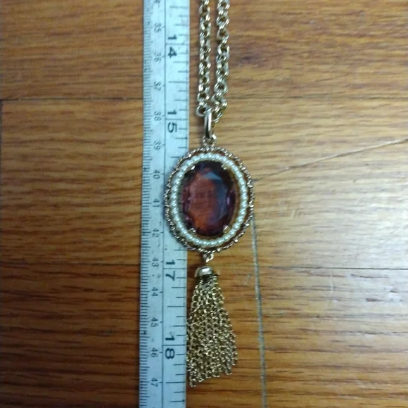 1972 Vintage Avon Faux Amethyst Gemstone Gold Tone Pendant Necklace 30" Chain - Picture 6 of 8